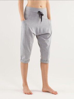 Lululemon Liberty Crop Pants Women's 8 Jogger Heathered Fossil Gray Gym Sporty